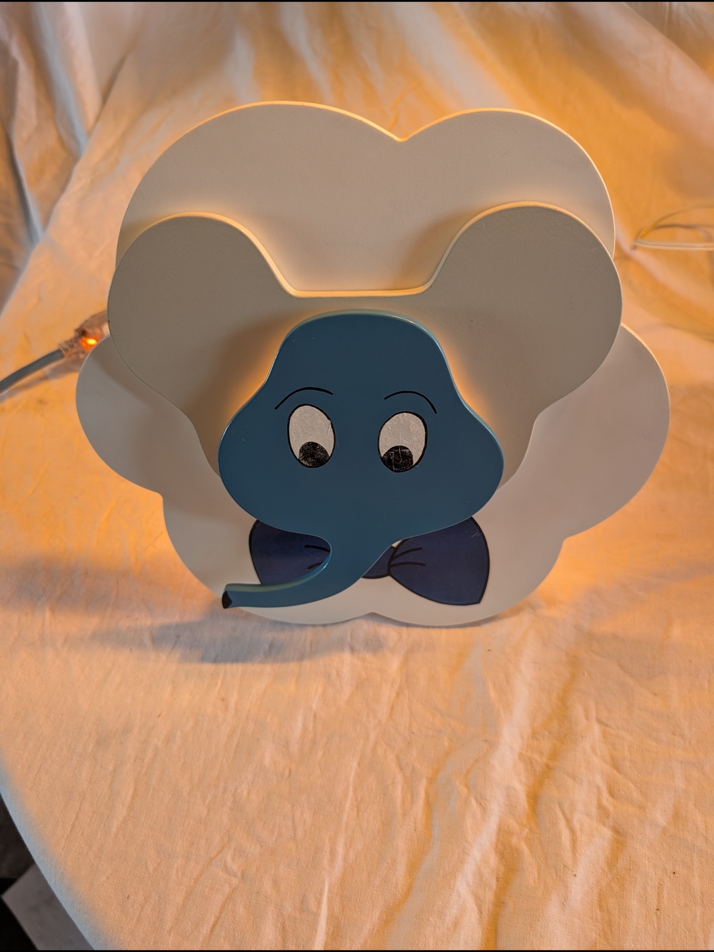 2/60$ Vintage Blue Elephant Wall night light with White Cloud Backing